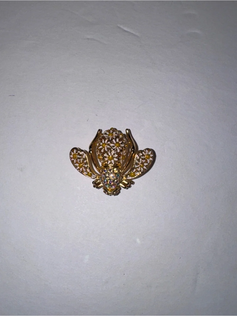 Joan Rivers Bee Brooch Gold Tone Rhinestone Daisy Floral Enamel Pin.